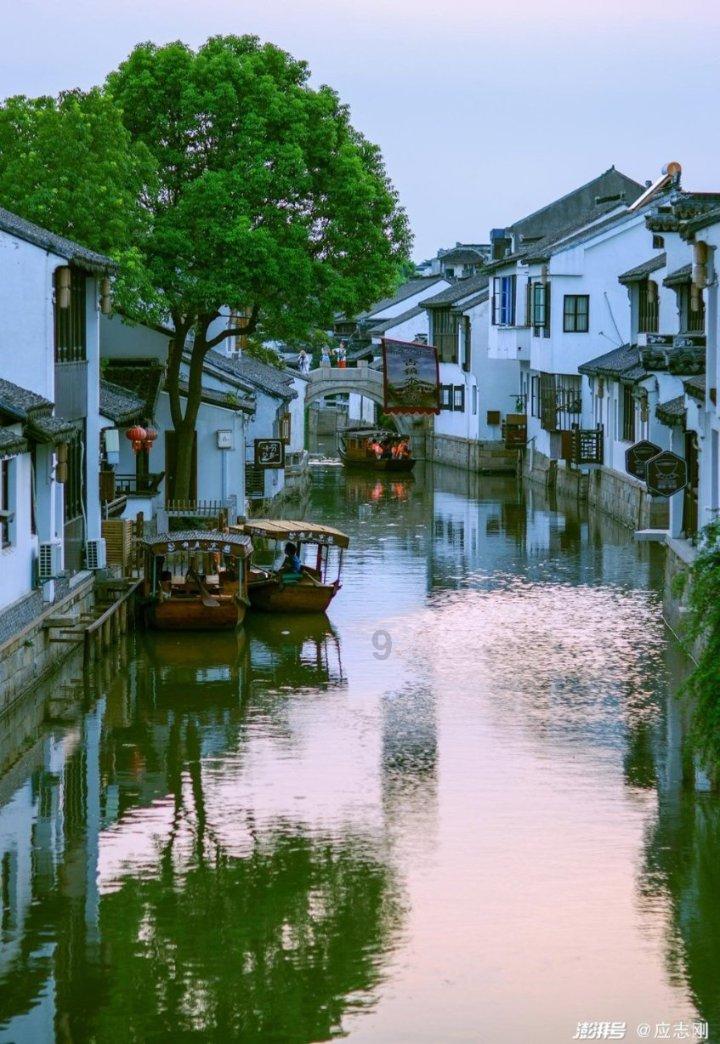 “小蓝帽”进校园与300多名师生学习绿色低碳理论